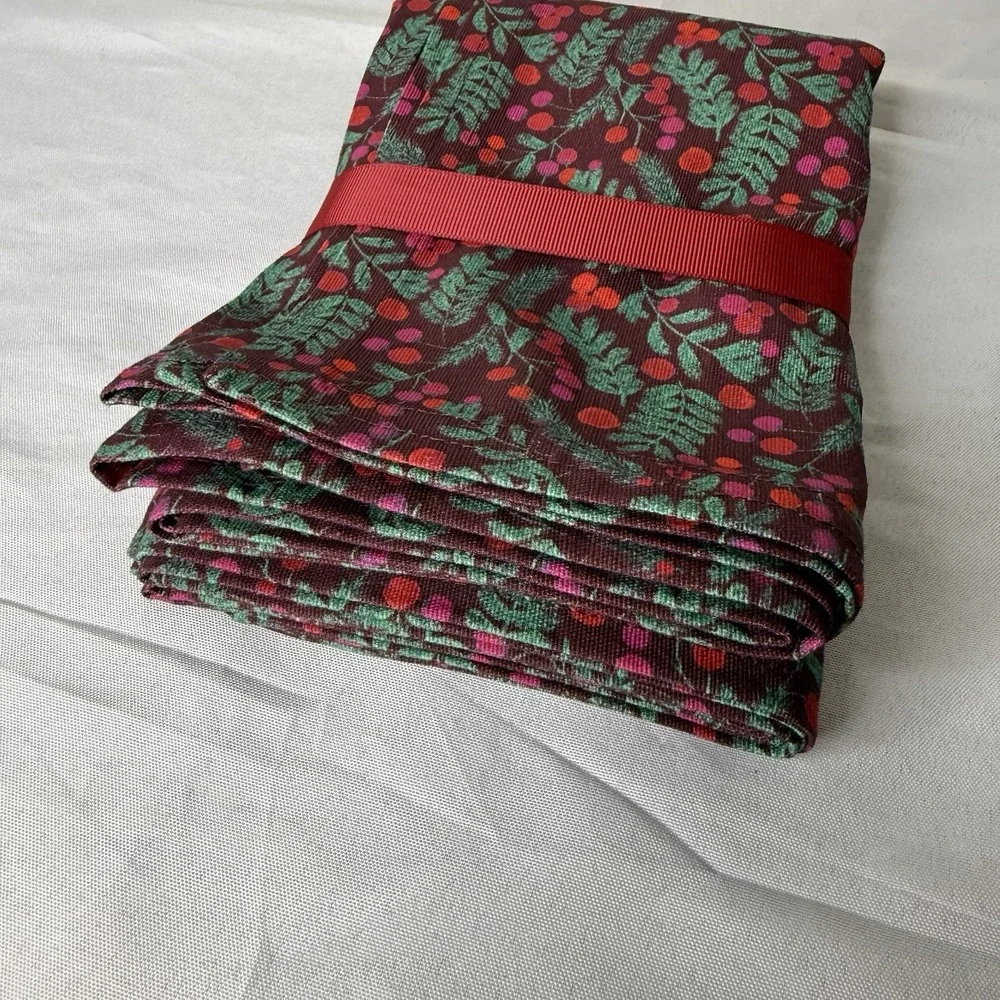 New‎ Talbots Holiday Table Runner Green Burgundy Holly Berry 82